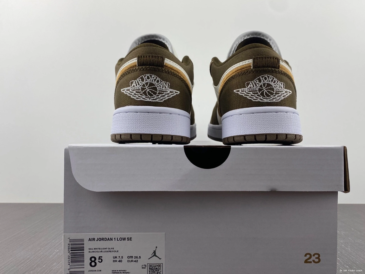 Jordan - (W) Olive Light DV0426-301 Low 1 SE 0920